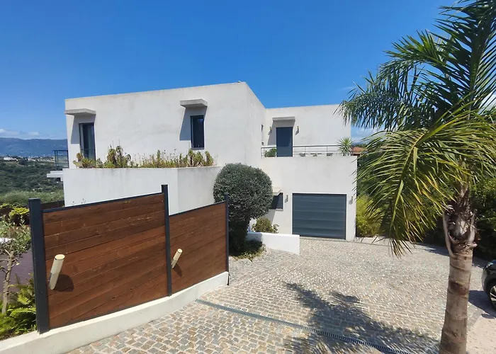 VILLA MODERNE PISCINE JACUZZi